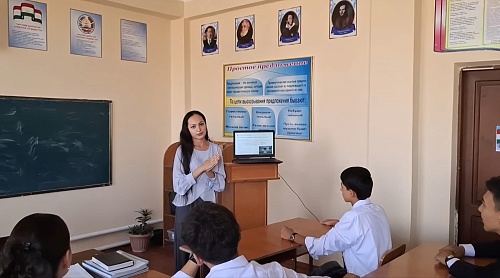 YuSU Ambassador meets with school students of Tajikistan 